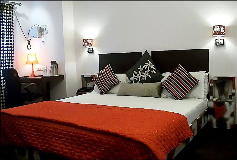 Fabhotel Prime Sarin Inn Heritage Варанаси Экстерьер фото