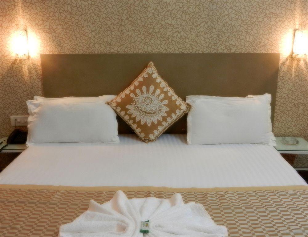 Fabhotel Prime Sarin Inn Heritage Варанаси Экстерьер фото