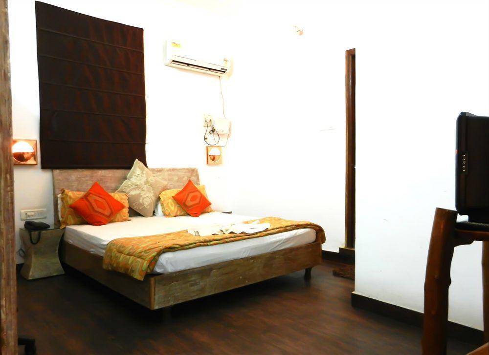 Fabhotel Prime Sarin Inn Heritage Варанаси Экстерьер фото