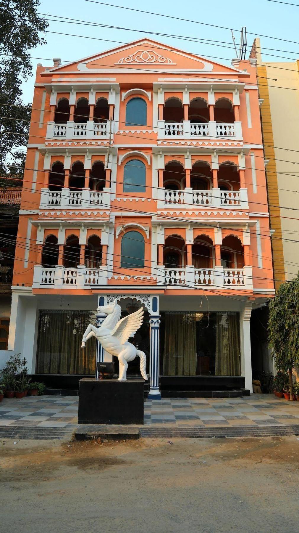 Fabhotel Prime Sarin Inn Heritage Варанаси Экстерьер фото