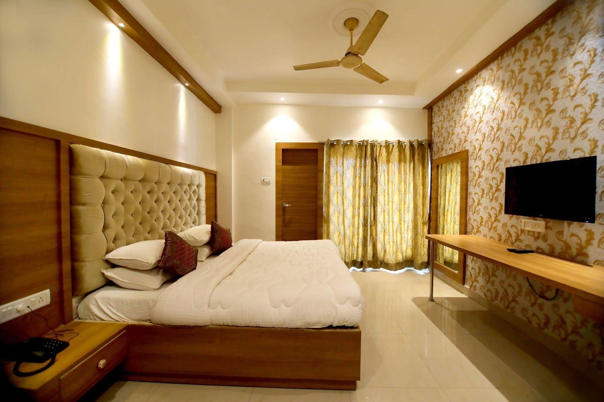 Fabhotel Prime Sarin Inn Heritage Варанаси Экстерьер фото