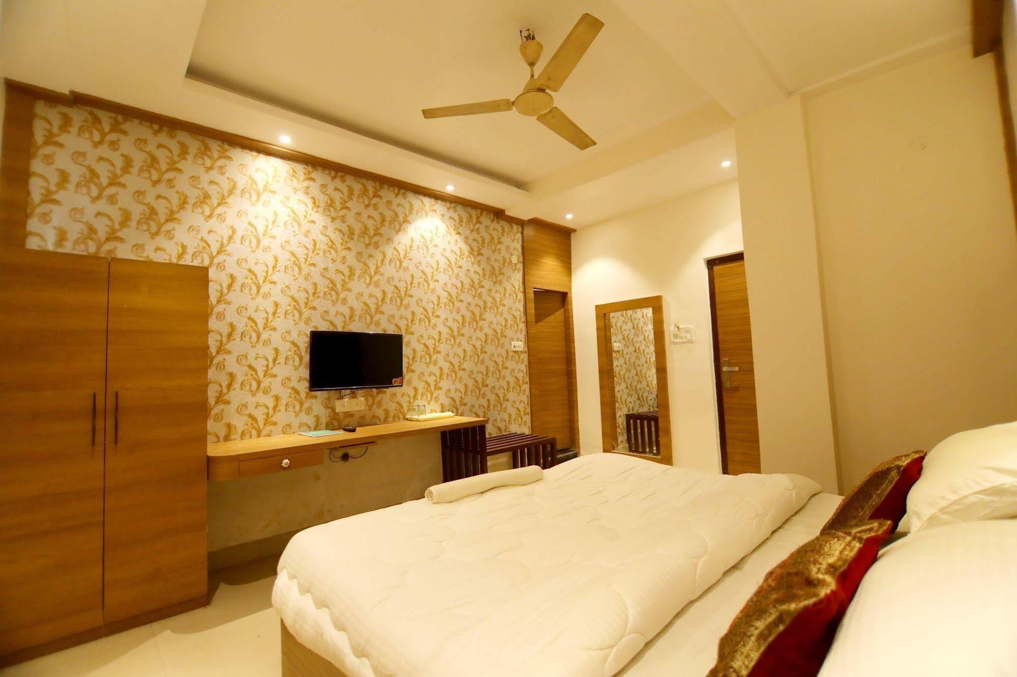 Fabhotel Prime Sarin Inn Heritage Варанаси Экстерьер фото