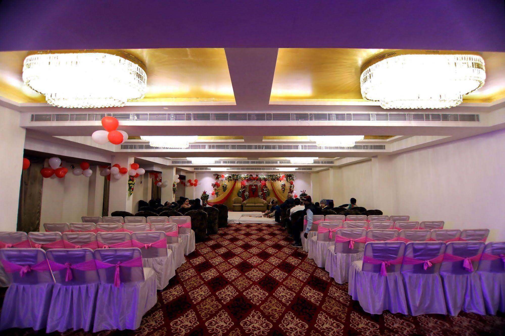 Fabhotel Prime Sarin Inn Heritage Варанаси Экстерьер фото