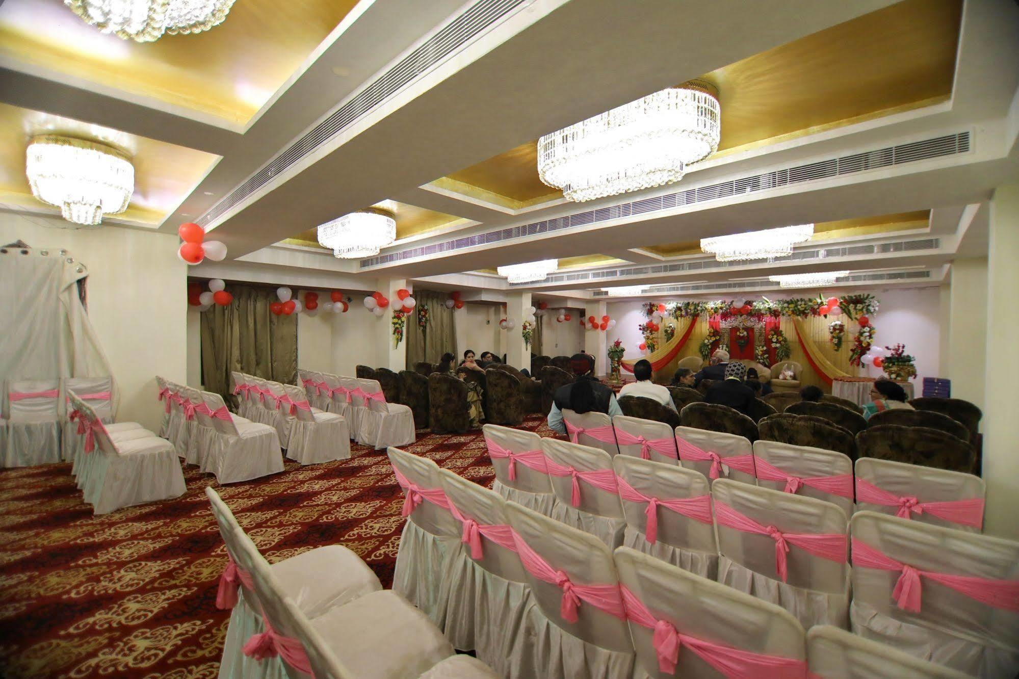 Fabhotel Prime Sarin Inn Heritage Варанаси Экстерьер фото